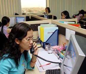 Ở Hà Nội, mỗi năm có khoảng 9.000 doanh nghiệp đăng ký mới và cũng khoảng chừng ấy doanh nghiệp thay đổi nội dung đăng ký kinh doanh - Ảnh: VT.
