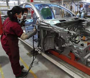 Chính phủ Trung Quốc đã thể hiện quyết tâm tranh thủ sự đi xuống lần này trong ngành công nghiệp ôtô thế giới để củng cố sức mạnh cho lĩnh vực sản xuất ôtô đang phát triển tràn lan của nước này - Ảnh: Reuters.