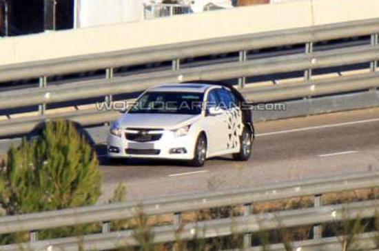  Chevrolet Cruze hatchback 2012 xuất hiện với phần đuôi bị bịt kín - Ảnh: Worldcarfans.