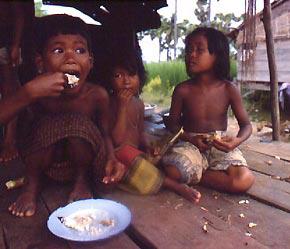 Khu vực châu Á- Thái Bình Dương vẫn còn khoảng 600 triệu người sống trong cảnh nghèo khổ.