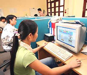 Các tổ chức và cá nhân phải chịu toàn bộ trách nhiệm trong việc sử dụng hệ thống thông tin tự động trong các hoạt động tài chính của mình - Ảnh: Việt Tuấn