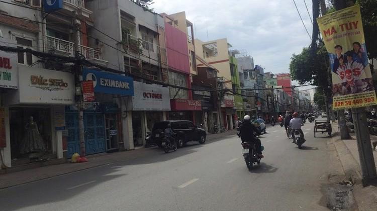Một đoạn phố Huỳnh Văn Bánh, Tp.HCM.