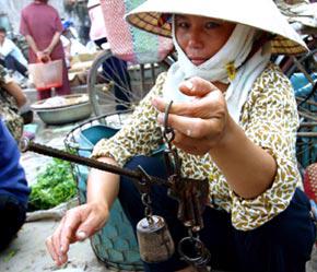 Trong các nhóm hàng hóa, dịch vụ, giá thực phẩm tăng cao hơn nhiều so với tốc độ tăng chung - Ảnh: Việt Tuấn.