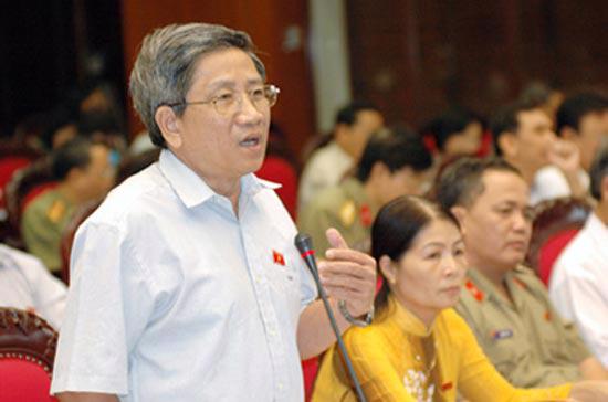 GS. Nguyễn Minh Thuyết trong một lần phát biểu trước Quốc hội.