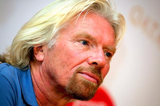 Richard Branson, CEO tập đoàn Virgin, chưa từng tốt nghiệp trung học, chứ đừng nói gì tới đại học.