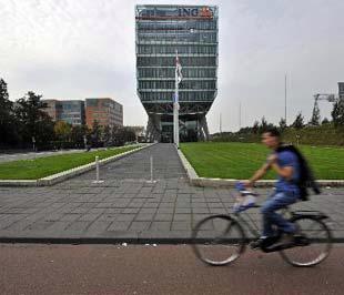 Bên ngoài trụ sở của tập đoàn ING tại thủ đô Amsterdam, Hà Lan - Ảnh: Bloomberg.