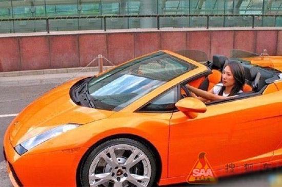 Hình ảnh phụ nữ lái siêu xe không còn xa lạ ở Trung Quốc - Ảnh: Sohu.