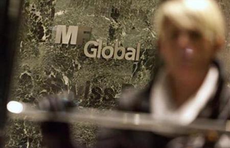 Cú sốc từ MF Global Holdings khiến nhiều tập đoàn tài chính co cụm lại.