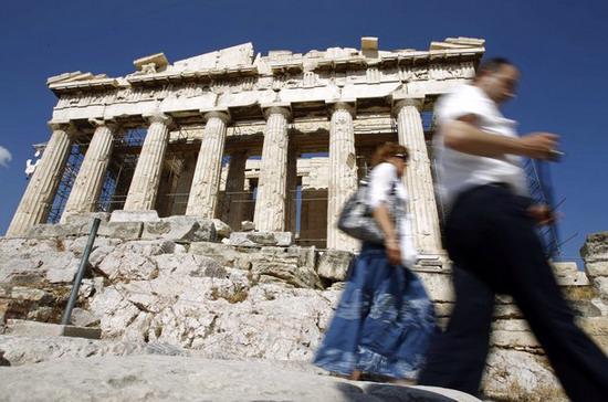 Hy Lạp là một nước nghèo, nhưng chi tiêu như một nước giàu, hay ngược lại? - Ảnh: Reuters.