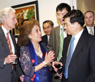 Chủ tịch nước Nguyễn Minh Triết gặp gỡ bà con Việt kiều sinh sống tại New York năm 2007.