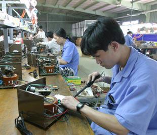 Bảo hiểm thất nghiệp có lợi cho cả doanh nghiệp và người lao động - Ảnh: Việt Tuấn.