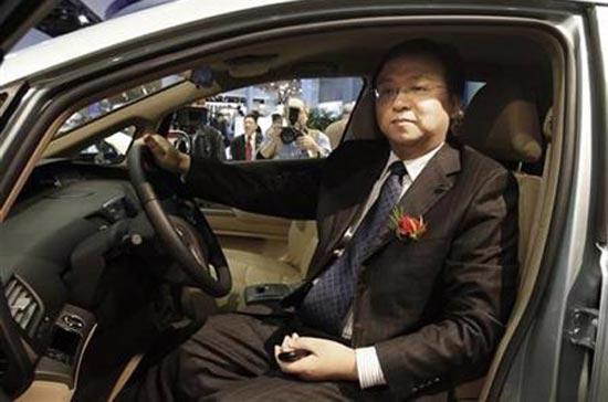 Đứng đầu danh sách những người giàu nhất Trung Quốc năm nay là ông Wang Chuanfu, Chủ tịch của hãng sản xuất xe điện và pin BYD, với khối tài sản 5,1 tỷ USD - Ảnh: Reuters.