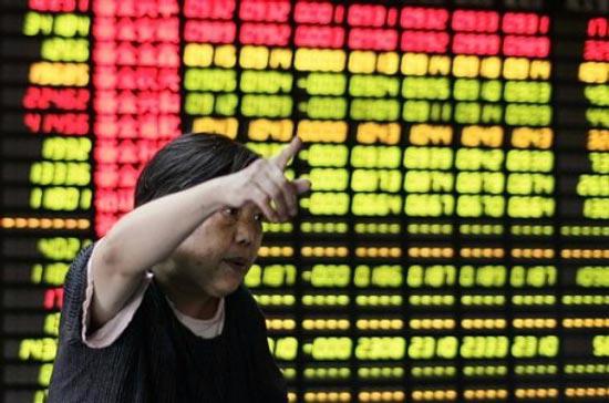 Giới đầu tư chứng khoán tại Trung Quốc đã một phen hoảng hốt khi chứng 
kiến giá cổ phiếu của tập đoàn bất động sản Longfor Properties giảm mạnh
 tới 4% - Ảnh: AP.<br>