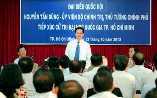 Quang cảnh buổi tiếp xúc cử tri Đại học Quốc gia Tp.HCM của Thủ tướng Nguyễn Tấn Dũng - Ảnh VGP.<br>