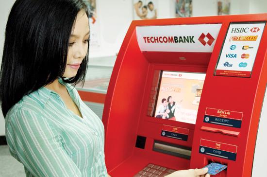 Các khách hàng sẽ được hưởng nhiều ưu đãi khi phát hành mới thẻ Thanh toán (ghi nợ) quốc tế Techcombank Visa hạng chuẩn.