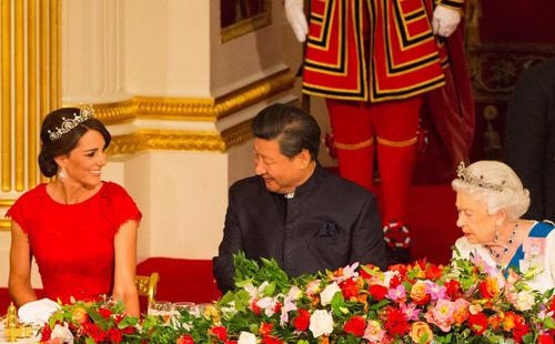 Phía Trung Quốc hẳn đã không thể hài lòng hơn khi mà chính phủ Anh đã dành cho ông Tập Cận Bình sự đón tiếp rất nồng nhiệt và trang trọng - Ảnh: Getty Images.<br>