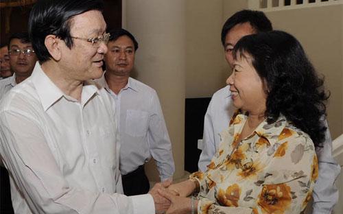Chủ tịch nước Trương Tấn Sang gặp gỡ cử tri quận 4, Tp.HCM ngày 18/10 - Ảnh: TT.<br>