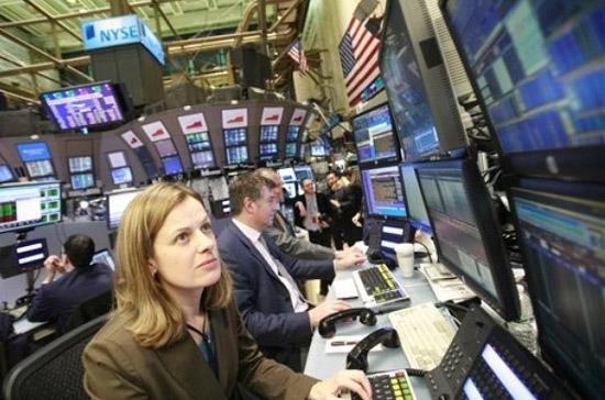 Thanh khoản tiếp tục ở mức cao khi trên sàn New York, American Stock Exchange và Nasdaq, khối lượng giao dịch đạt 9,56 tỷ cổ phiếu - Ảnh: AP.