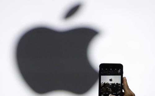 Apple được dự báo sẽ trở thành công ty có vốn hóa thị trường nghìn tỷ USD đầu tiên trên thế giới sau khi ra mắt iPhone thế hệ thứ 8 - Ảnh: Financial Post.