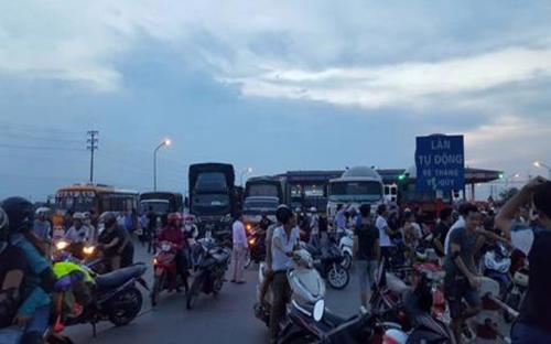 Tại trạm thu phí trên Quốc lộ 5, đoạn qua tỉnh Hưng Yên, đến 18h ngày 4/9 đã xảy ra tắc nghẽn cục bộ.