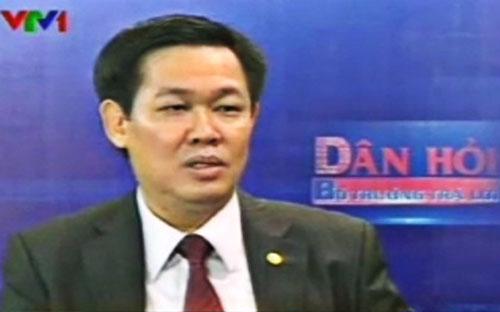 Bộ trưởng Bộ Tài chính Vương Đình Huệ trả lời về điều hành giá và các giải pháp hỗ trợ doanh nghiệp - Nguồn: VTV1.<br>