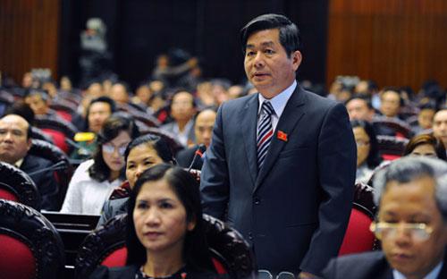 Bộ trưởng Bộ Kế hoạch và Đầu tư Bùi Quang Vinh giải đáp các câu hỏi của đại biểu tại phiên thảo luận chiều 30/10.<br>