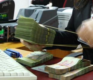 Tổng số dư tiền gửi của khách hàng tại các tổ chức tín dụng đến cuối tháng 1/2009 ước tăng 0,18% so với tháng trước; nhưng trong đó, số dư tiền gửi VND đã giảm 0,47%, số dư tiền gửi ngoại tệ tăng 2,3% - Ảnh: Việt Tuấn.