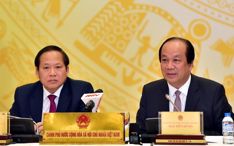 Bộ trưởng Bộ Thông tin và Truyền thông Trương Minh Tuấn (trái) và Bộ trưởng - Chủ nhiệm Văn phòng Chính phủ Mai Tiến Dũng (phải) chủ trì họp báo chiều 3/2.
