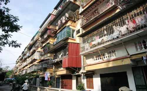 Hiện trên địa bàn Hà Nội có khoảng 1.155 nhà chung cư cao 4 – 6 tầng, 10
 khu nhà cũ cao 1 -3 tầng và các nhà vắng chủ với tổng diện tích khoảng 5
 triệu m2.