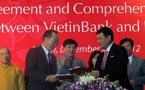 Vietinbank bán 20% cổ phần cho 
BTMU thông qua phát hành cổ phiếu mới, tăng vốn điều lệ lên 32.661 tỷ 
đồng.