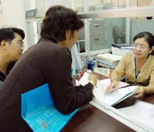 Theo số liệu do UNDP cung cấp, ước tính có từ 60 - 70% công chức Việt Nam chưa qua đào tạo về chuyên môn quản lý Nhà nước - Ảnh minh họa.