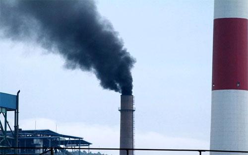 Nhiệt điện than có giá thành rẻ, phù hợp 
với hoàn cảnh thực tế nền kinh tế, song có rủi ro môi trường. 