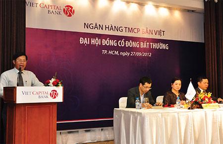 Đoàn chủ tọa đại hội cổ đông bất thường năm 2012 của Viet Capital Bank.