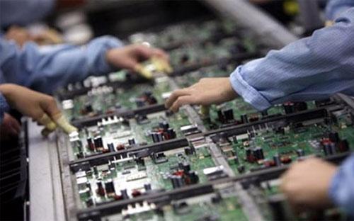 Theo số liệu từ Tổng cục Thống kê Việt Nam, sản phẩm ngành điện tử là 
nguồn xuất khẩu lớn thứ 2 của Việt Nam, chỉ đứng sau sản phẩm ngành may 
mặc. 