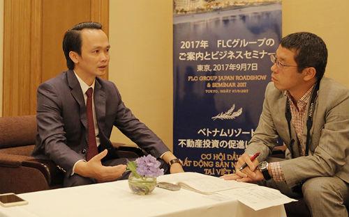 Ông Trịnh Văn Quyết trả lời phỏng vấn báo Nhật.