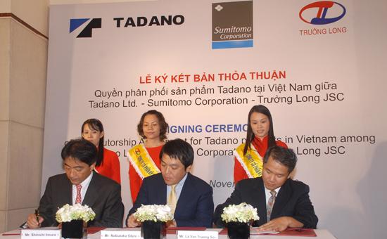 Lễ ký kết thỏa thuận quyền phân phối sản phẩm Tadano.