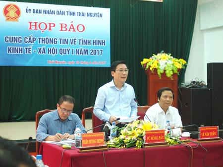 Lãnh đạo tỉnh Thái Nguyên chủ trì buổi họp báo chiều 19/4.<br>