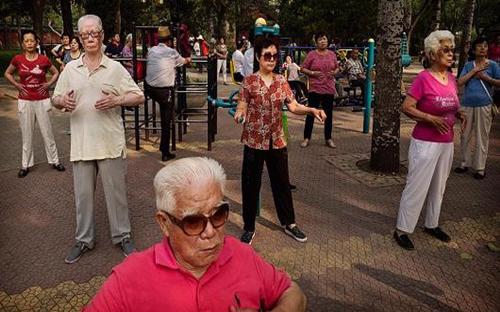 Ước tính, Trung Quốc và Singapore sẽ chỉ mất 25 năm để chuyển từ xã hội “đang già” sang “già” - Ảnh: Getty Images. <br>