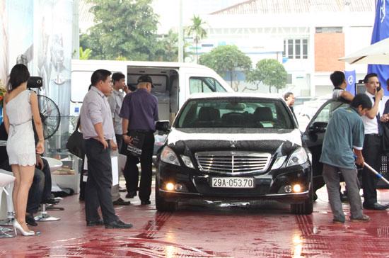Khu dịch vụ kiểm tra xe miễn phí của Mercedes-Benz Việt Nam.