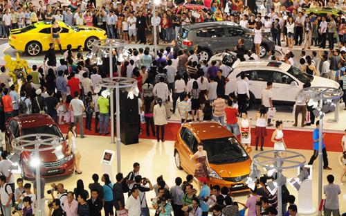 Không chỉ trên thị trường ôtô mà đối với nhiều loại mặt hàng có giá trị 
lớn khác, tháng 7 âm lịch luôn là quãng thời gian người tiêu dùng bị ảnh
 hưởng tâm lý mua sắm. 
