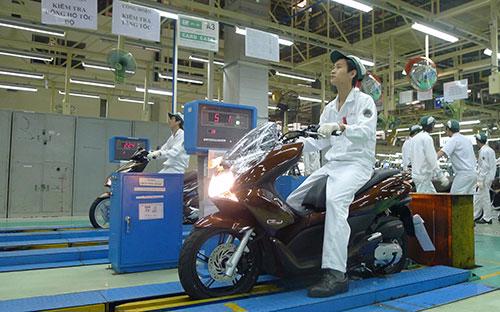 Kiểm tra chất lượng trước khi xuất xưởng tại nhà máy Honda Việt Nam - Ảnh: Đức Thọ.<br>