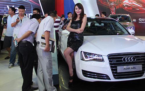 Thị trường ôtô Việt Nam vốn được xem là lạ lùng mà trong đó, chính mối quan hệ giữa thuế với giá xe đã là một sự lạ lùng.