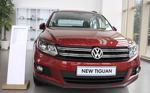 Mẫu xe Tiguan có mức giá bán lẻ 1,24 tỷ đồng, giảm 50 triệu đồng so với giá niêm yết.