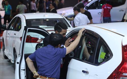 Mặc dù biểu thuế mới chỉ giúp các loại ôtô nhập khẩu từ ASEAN, cụ thể là
 Thái Lan và Indonesia, được hưởng giảm giá song số lượng mẫu xe cũng 
rất đáng kể.