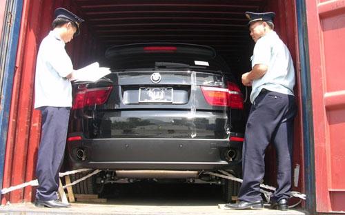 Tính riêng trong 11 tháng năm 2012, số xe được cấp phép nhập khẩu theo dạng tài sản di chuyển của Việt kiều hồi hương đã lên
 đến con số 71 chiếc, cao gấp hơn 4,7 lần so với cả năm ngoái và gấp gần
 6 lần so với năm 2010.