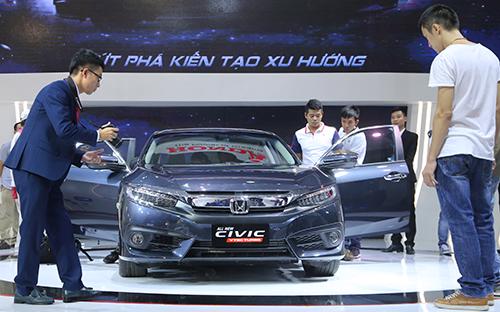 Mẫu sedan Civic thế hệ mới được Honda Việt Nam nhập khẩu từ Thái Lan thay vì tiếp tục lắp ráp trong nước.<br>