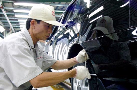  Công nghiệp ôtô Việt Nam đang bị “ép” giữa một bên là mong muốn phát triển và một bên là thu hẹp thị trường do hạn chế tiêu dùng - Ảnh: Việt Tuấn.