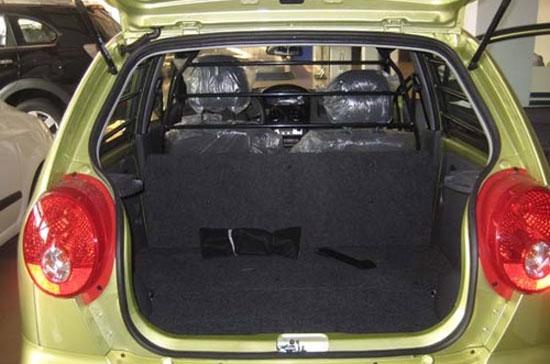Khoang chở hàng của xe Matiz Van là điểm phân biệt với xe Matiz chở người.