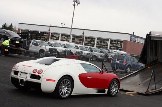 Chiếc Bugatti Veyron đời 2008 tại Mỹ có giá khoảng 800.000 USD - Ảnh: otosaigon.