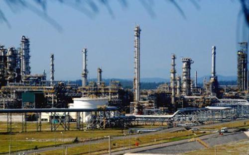Sản phẩm xăng, dầu của nhà máy lọc dầu Dung Quất hiện đáp ứng khoảng 33% nhu cầu tiệu thụ xăng dầu trong nước.